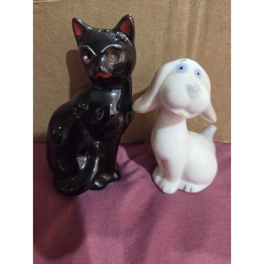 Enesco Salt & Pepper Shakers Dog And Cat From Japan